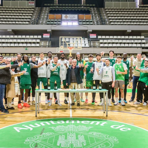 Amics se comerá los turrones en la cima de la tabla