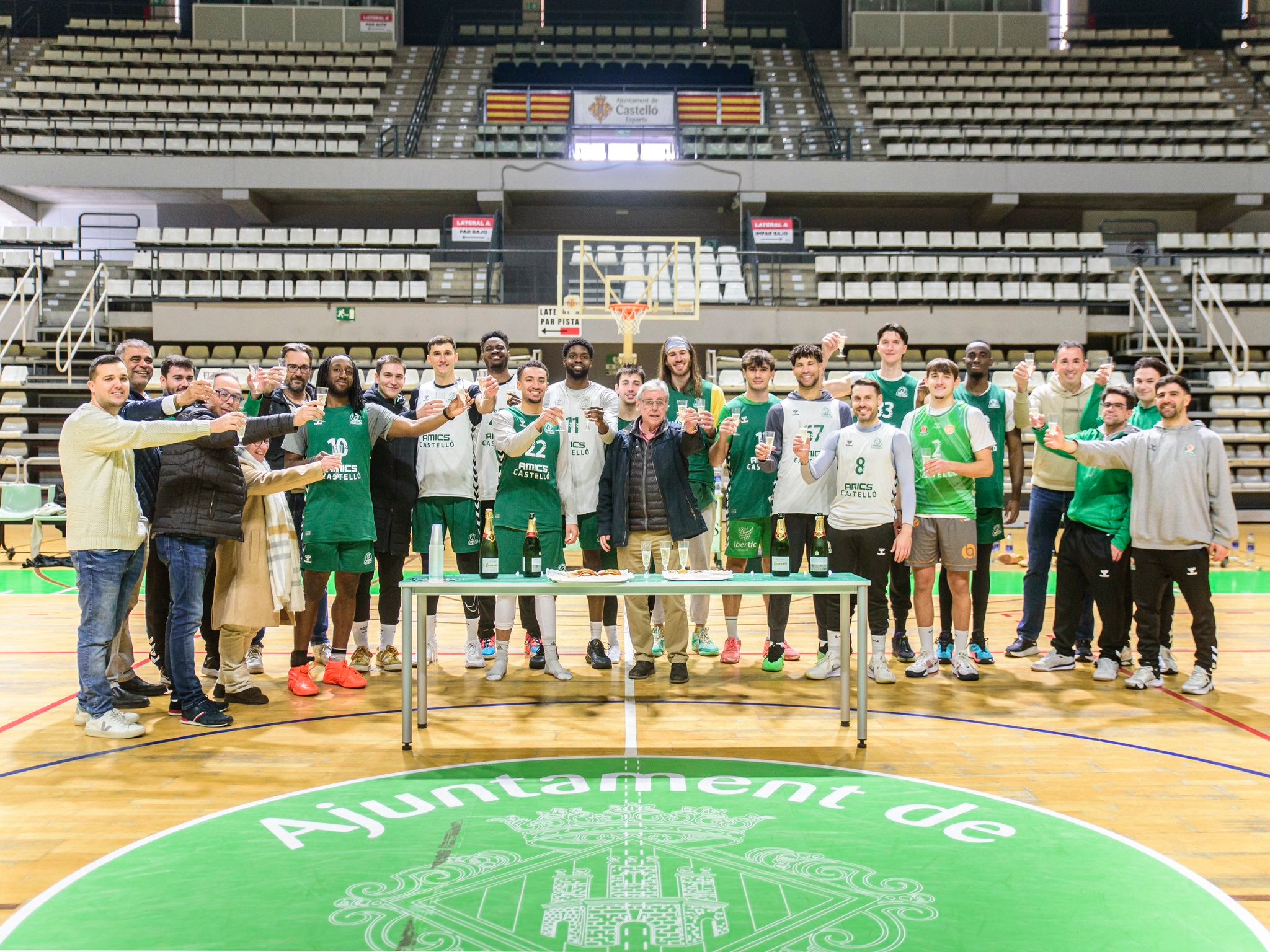 Amics se comerá los turrones en la cima de la tabla Amics se comerá los turrones en la cima de la tabla