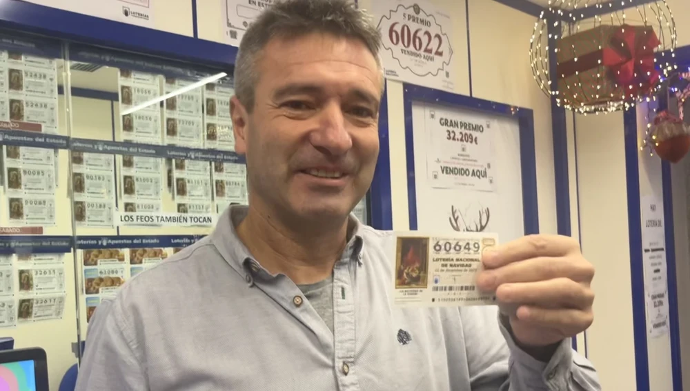 Fernando Alagón, responsable de la administración 7 en Huesca con un décimo del 60.649, agraciado con un quinto premio. Fernando Alagón, responsable de la administración 7 en Huesca con un décimo del 60.649, agraciado con un quinto premio.