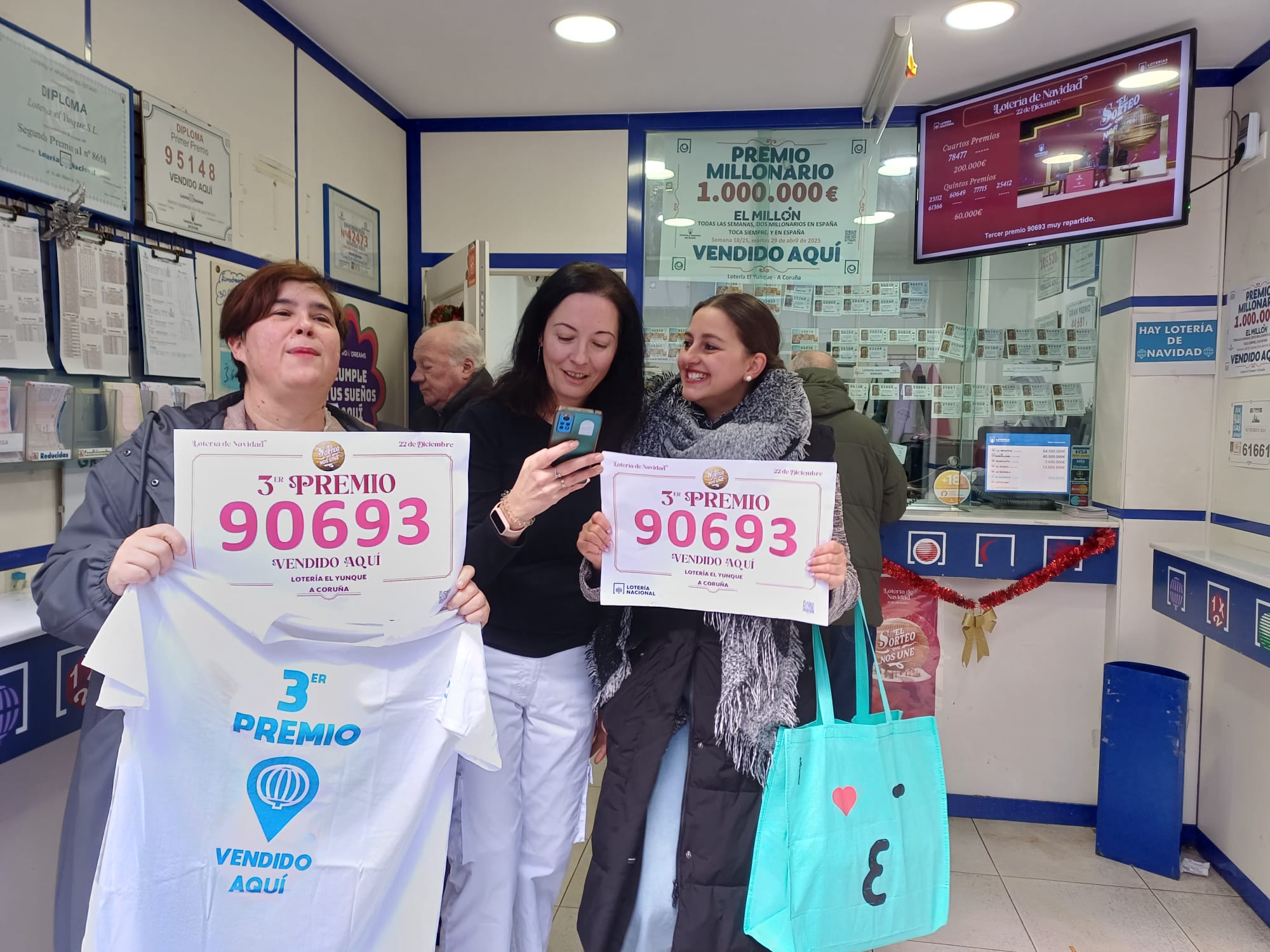 A administración de lotería de Alcalde Lens reparte 10 millóns de euros ó vender un terceiro premio da lotería de nadal A administración de lotería de Alcalde Lens reparte 10 millóns de euros ó vender un terceiro premio da lotería de nadal