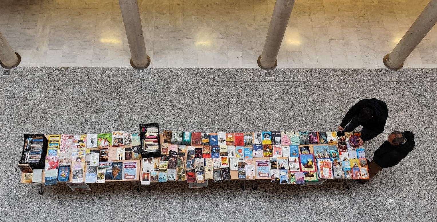 La Biblioteca de Valdepeñas da una segunda vida a libros o películas en su mercadillo solidario La Biblioteca de Valdepeñas da una segunda vida a libros o películas en su mercadillo solidario