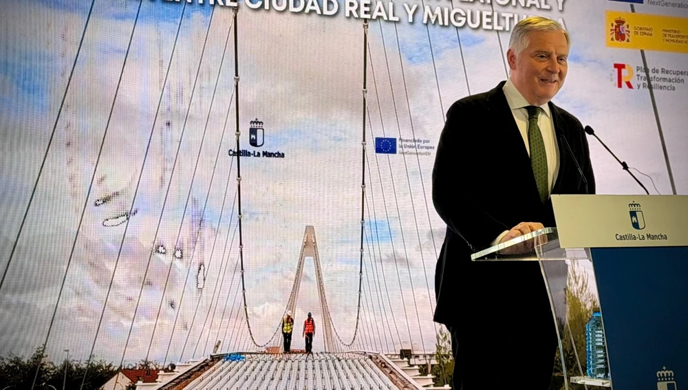 Francisco Cañizares durante la inauguración de la pasarela ciclopeatonal Francisco Cañizares durante la inauguración de la pasarela ciclopeatonal