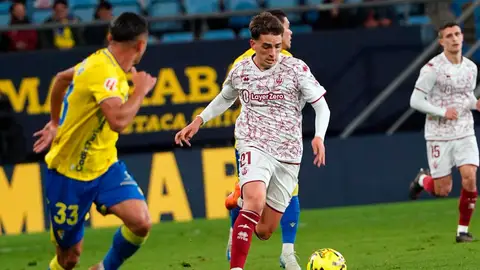 Alex Calatrava en acción ante el Cádiz Alex Calatrava en acción ante el Cádiz