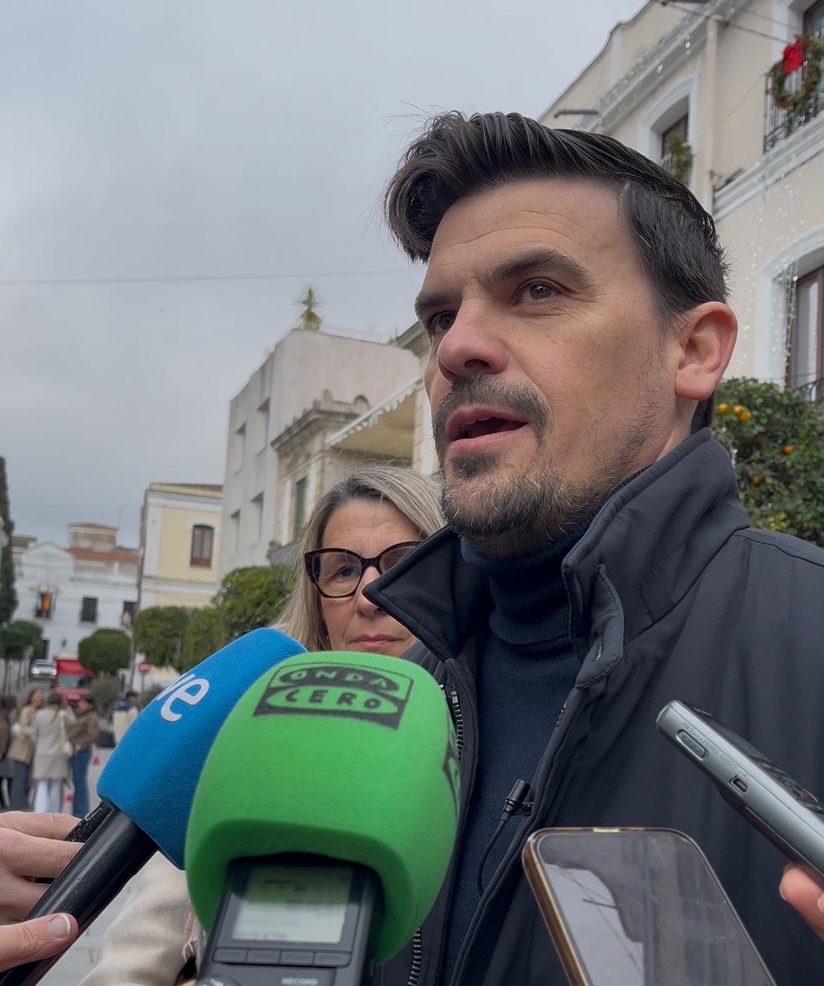 Santi Amaro (PP): "Los vecinos de Mérida le han dicho no a la confrontación, no a su gestión, no al olvido de nuestra ciudad" Santi Amaro (PP): "Los vecinos de Mérida le han dicho no a la confrontación, no a su gestión, no al olvido de nuestra ciudad"