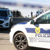 Dotaciones de la Policía Local de Elche en las inmediaciones del chalé de La Marina. Dotaciones de la Policía Local de Elche en las inmediaciones del chalé de La Marina.