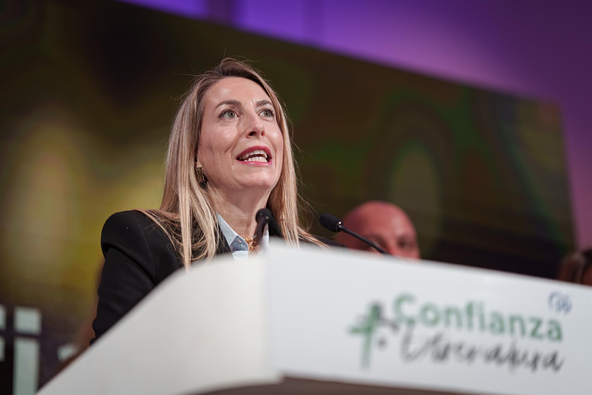 Guardiola apunta a un gobierno del PP en solitario y pide a Vox plantearse la abstención para su investidura Guardiola apunta a un gobierno del PP en solitario y pide a Vox plantearse la abstención para su investidura