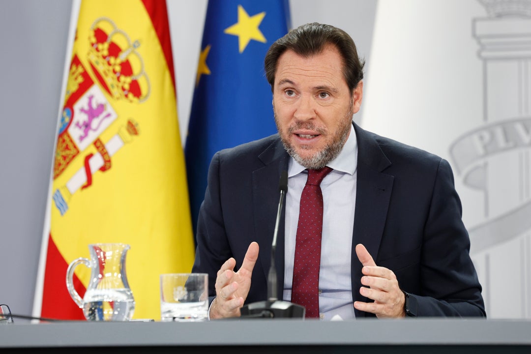 Óscar Puente, sobre el "tributo" de Carlos Alsina e Iñaki Gabilondo a Fernando Ónega: "Los admiro a los tres" Óscar Puente, sobre el "tributo" de Carlos Alsina e Iñaki Gabilondo a Fernando Ónega: "Los admiro a los tres"