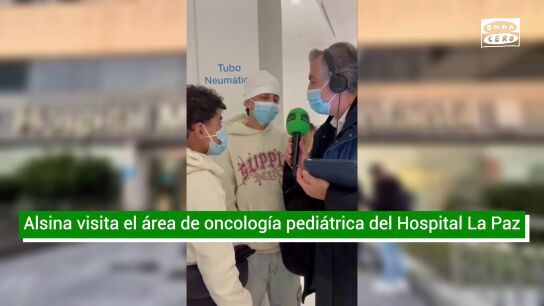 Alsina visita el &aacute;rea de oncolog&iacute;a pedi&aacute;trica del Hospital La Paz: "No hay manera bonita de explicarle a un ni&ntilde;o que tiene c&aacute;ncer"