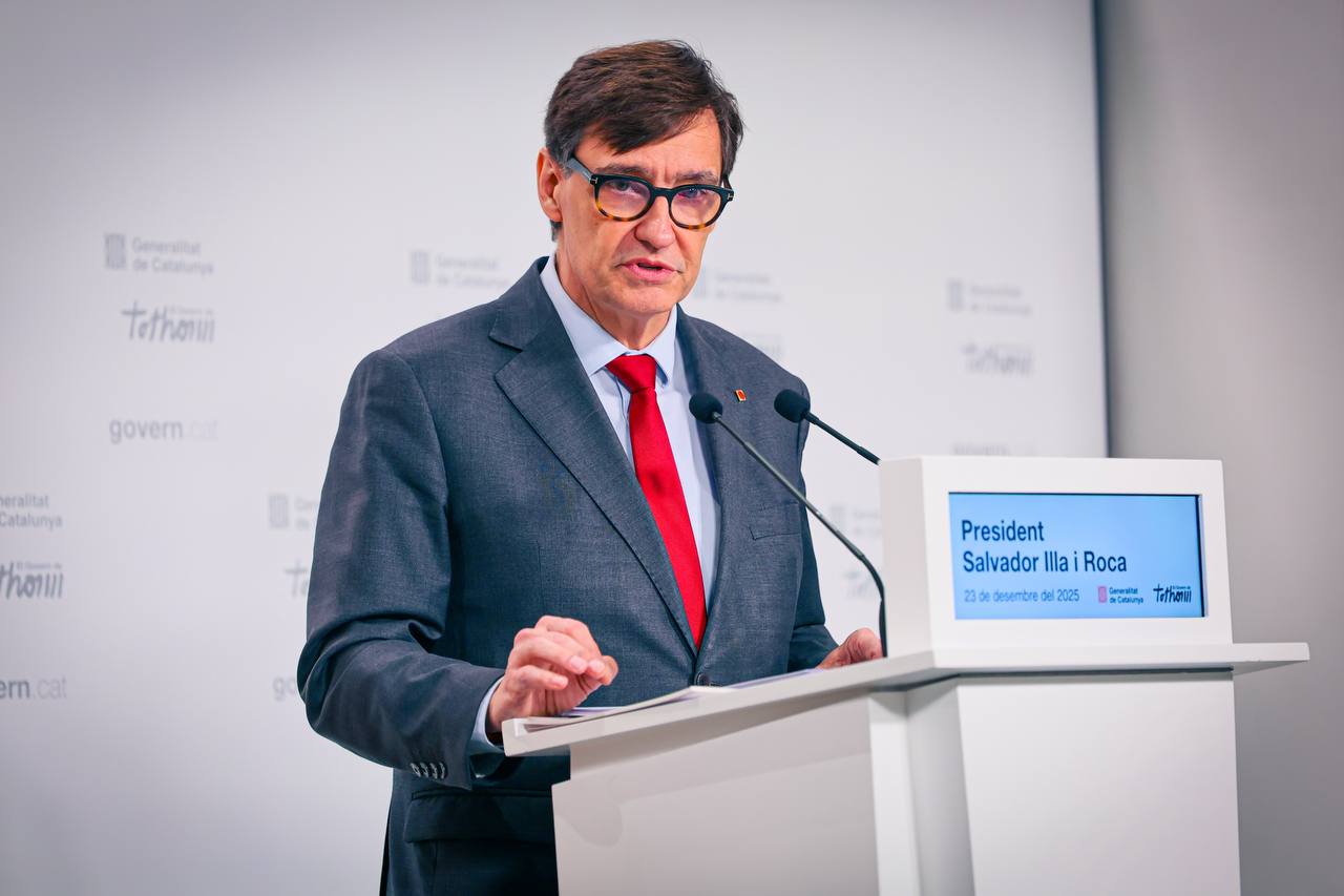 Salvador Illa se desmarca de Sánchez: "Los casos de corrupción no alcanzarán al Govern; PSC y PSOE son formaciones distintas" Salvador Illa se desmarca de Sánchez: "Los casos de corrupción no alcanzarán al Govern; PSC y PSOE son formaciones distintas"