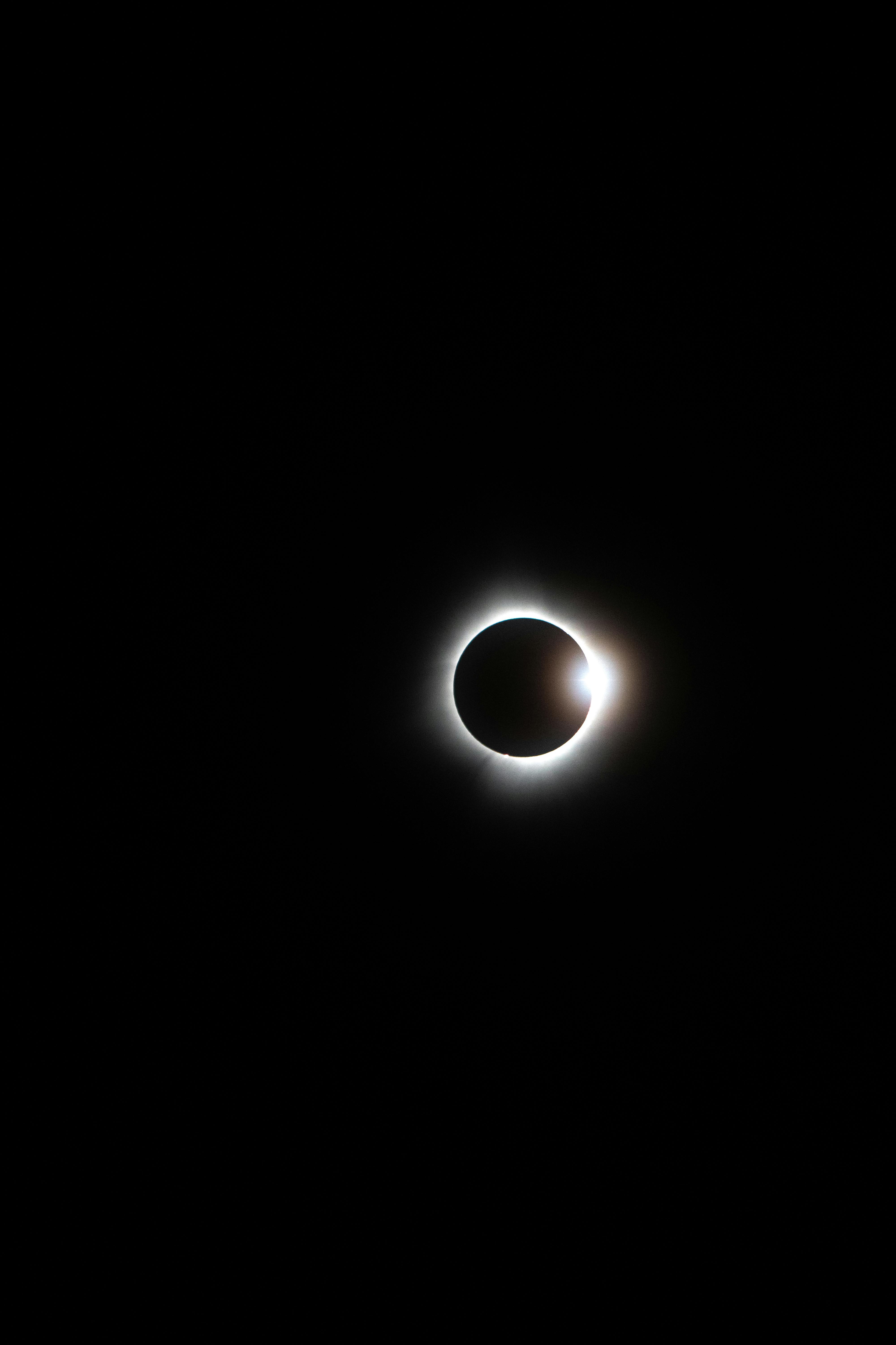 El fin de la totalidad de un eclipse solar se conoce como "el anillo de diamantes" El fin de la totalidad de un eclipse solar se conoce como "el anillo de diamantes"