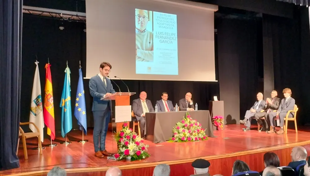 Pablo Fernández Abuín, en un momento de la presentación. Pablo Fernández Abuín, en un momento de la presentación.