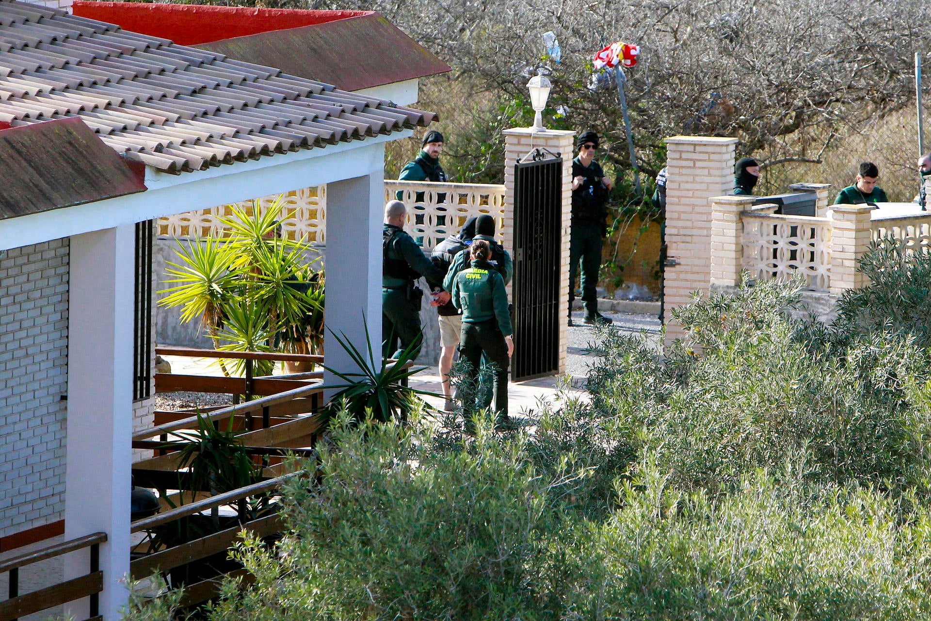 Los detenidos en Elche por matar a dos hombres a golpes tenían tres arrestos anteriores por intentos de ocupación ilegal de viviendas Los detenidos en Elche por matar a dos hombres a golpes tenían tres arrestos anteriores por intentos de ocupación ilegal de viviendas