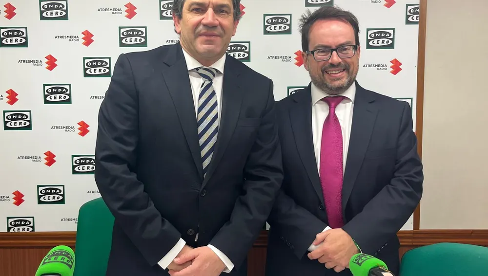 Miguel Ángel Valverde y Javier Ruiz, director de Onda Cero Ciudad Real Miguel Ángel Valverde y Javier Ruiz, director de Onda Cero Ciudad Real