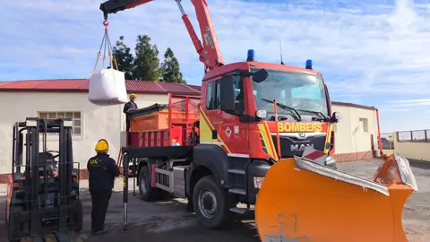 El Consorcio de bomberos refuerza su dispositivo ante la previsión de frío y nieve en Castellón El Consorcio de bomberos refuerza su dispositivo ante la previsión de frío y nieve en Castellón