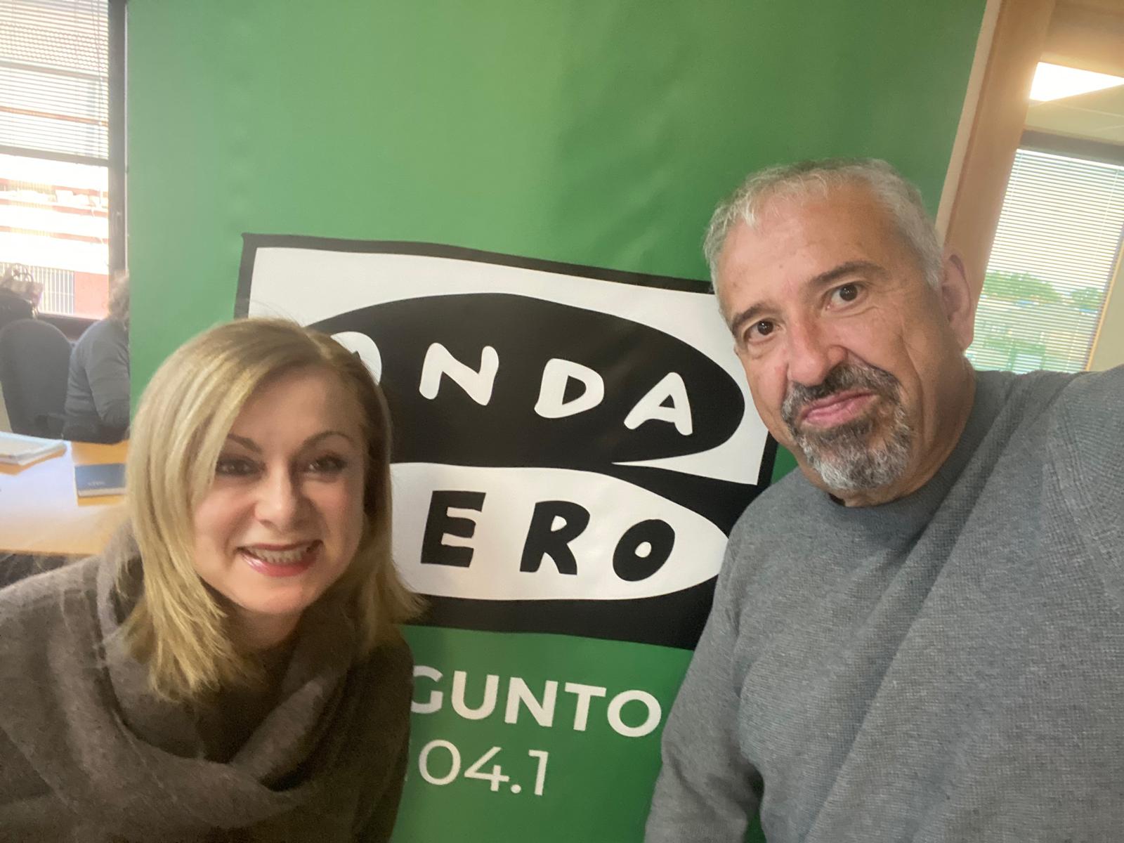 Pako Giménez recomienda regalos tecnológicos y sorprende con un villancico creado por IA Pako Giménez recomienda regalos tecnológicos y sorprende con un villancico creado por IA