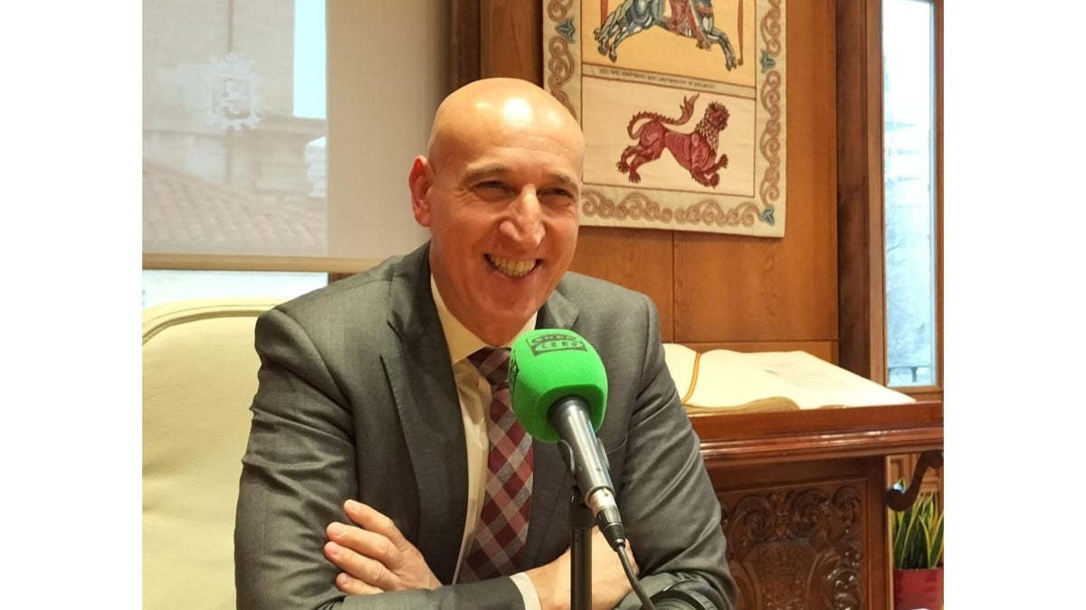 La fórmula del alcalde de León: que el PSOE se abstenga si no gana para permitir gobiernos en solitario del PP sin Vox La fórmula del alcalde de León: que el PSOE se abstenga si no gana para permitir gobiernos en solitario del PP sin Vox