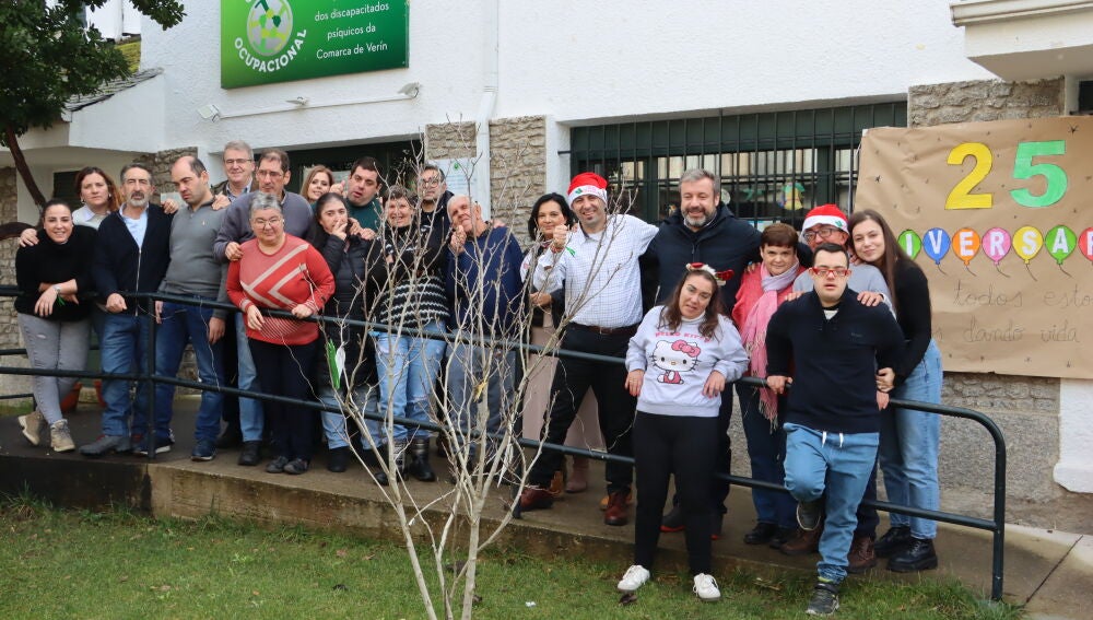 O Delegado territorial visita aos usuarios do centro ocupacional de Verín 