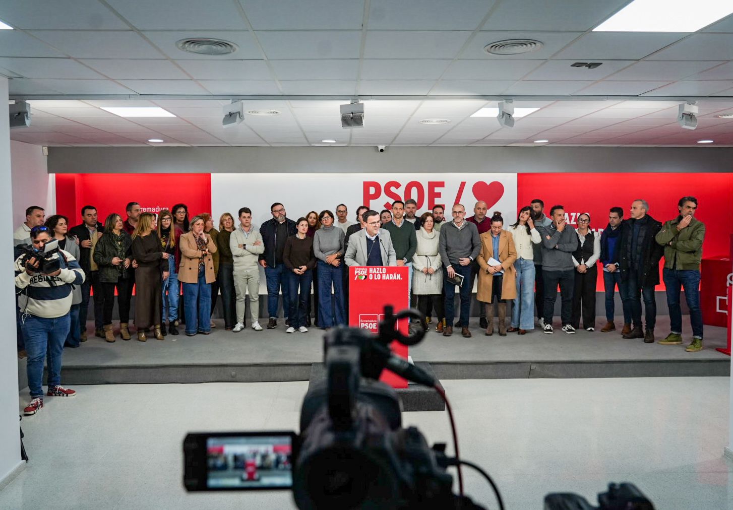 Ferraz nombrará una Comisión Gestora en el PSOE extremeño tras la dimisión de Gallardo Ferraz nombrará una Comisión Gestora en el PSOE extremeño tras la dimisión de Gallardo