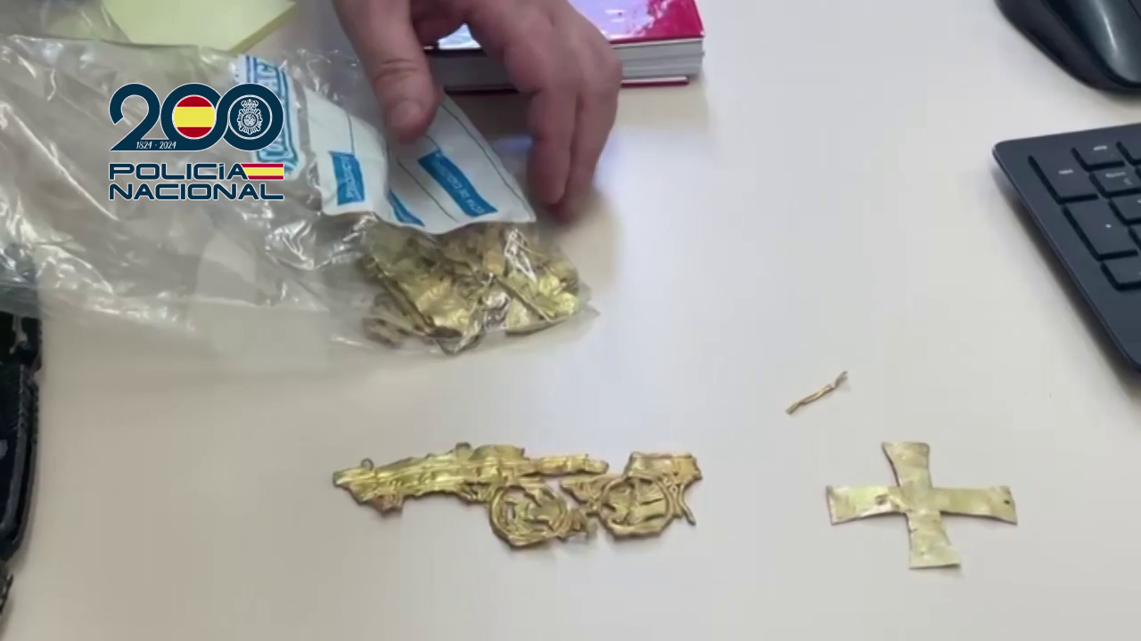 Recuperan en León una corona visigoda de oro del siglo VI Recuperan en León una corona visigoda de oro del siglo VI