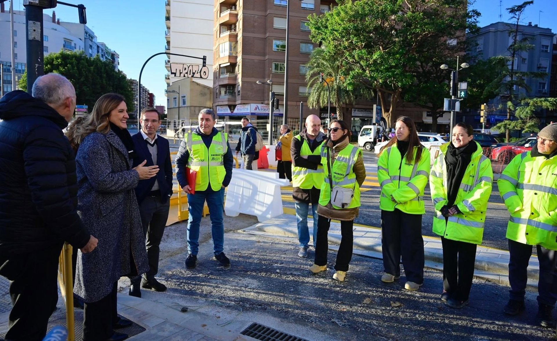 La alcaldesa, María José Catalá, visita las obras en la avenida Giorgeta acompañada de los concejales de Urbanismo, Juan Giner, y Movilidad, Jesús Carbonell - La alcaldesa, María José Catalá, visita las obras en la avenida Giorgeta acompañada de los concejales de Urbanismo, Juan Giner, y Movilidad, Jesús Carbonell -