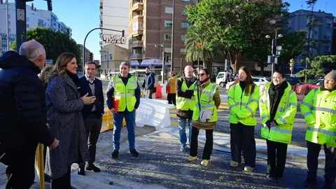 La alcaldesa, María José Catalá, visita las obras en la avenida Giorgeta acompañada de los concejales de Urbanismo, Juan Giner, y Movilidad, Jesús Carbonell - La alcaldesa, María José Catalá, visita las obras en la avenida Giorgeta acompañada de los concejales de Urbanismo, Juan Giner, y Movilidad, Jesús Carbonell -