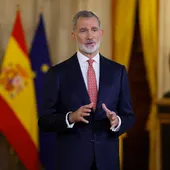 El rey Felipe VI pronuncia el tradicional mensaje de Nochebuena en el que hace balance de un año que ha sido complicado en la política tanto nacional como internacional y en el que se ha conmemorado el 50 aniversario de la restauración de la monarquía y los inicios de la transición a la democracia. El rey Felipe VI pronuncia el tradicional mensaje de Nochebuena en el que hace balance de un año que ha sido complicado en la política tanto nacional como internacional y en el que se ha conmemorado el 50 aniversario de la restauración de la monarquía y los inicios de la transición a la democracia.