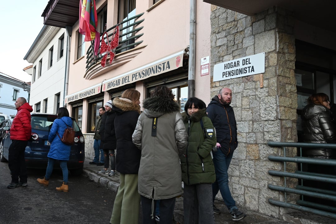 'El Hogar del Pensionista', el bar de Villamanín (León) donde se ha celebrado la reunión tras el lío con el premio Gordo de la Lotería de Navidad 'El Hogar del Pensionista', el bar de Villamanín (León) donde se ha celebrado la reunión tras el lío con el premio Gordo de la Lotería de Navidad