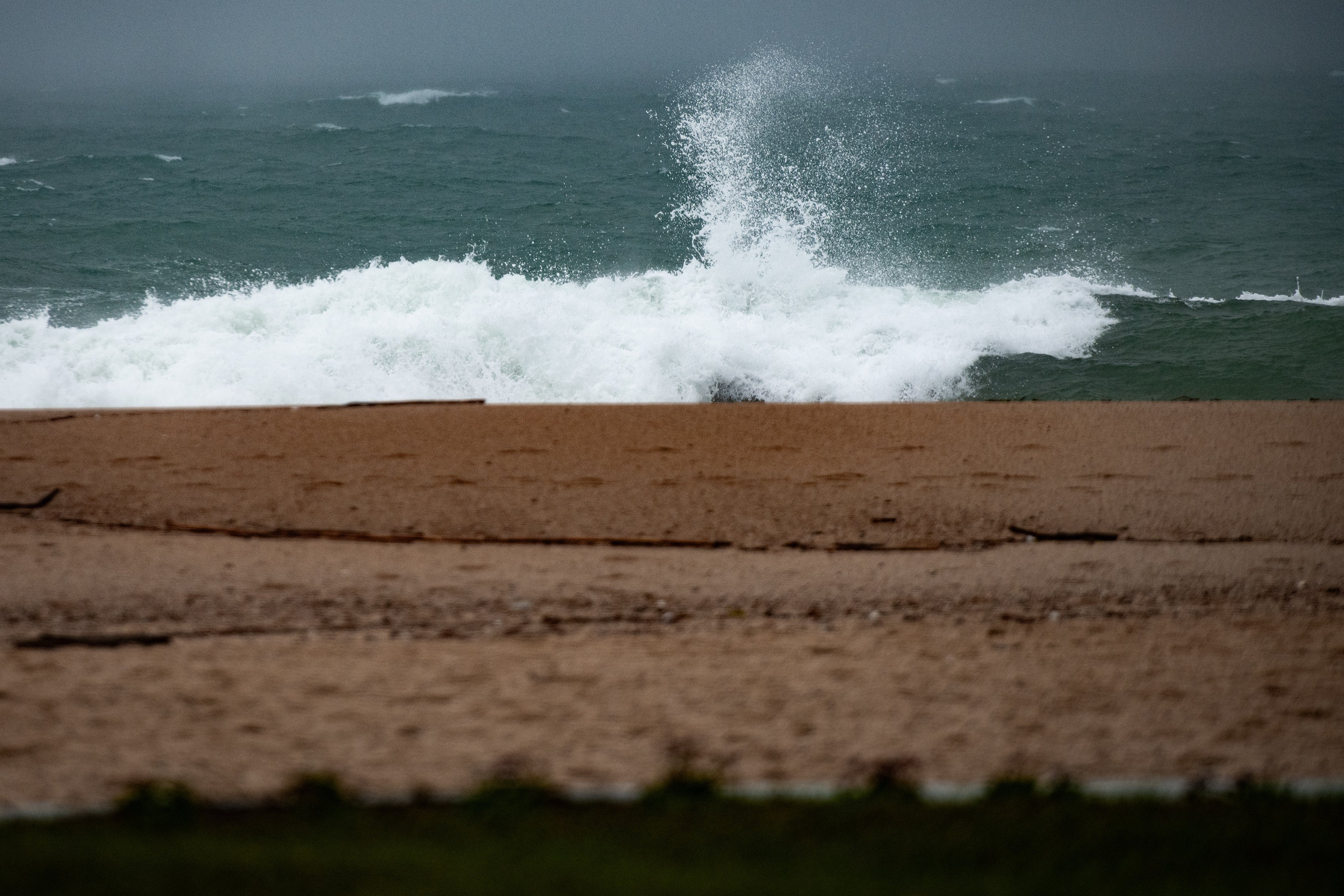 Localizan en buen estado al surfista desaparecido en la costa de Barcelona Localizan en buen estado al surfista desaparecido en la costa de Barcelona