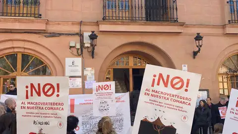Fuente-Álamo y su comarca se levantan contra el macrovertedero Fuente-Álamo y su comarca se levantan contra el macrovertedero