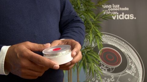 La baliza V-16 ya es obligatoria: requisitos y c&oacute;mo evitar multas de 80 euros