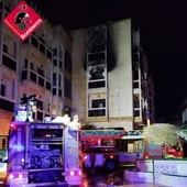 Bomberos en el lugar del incendio ocurrido en Crevillent. Bomberos en el lugar del incendio ocurrido en Crevillent.
