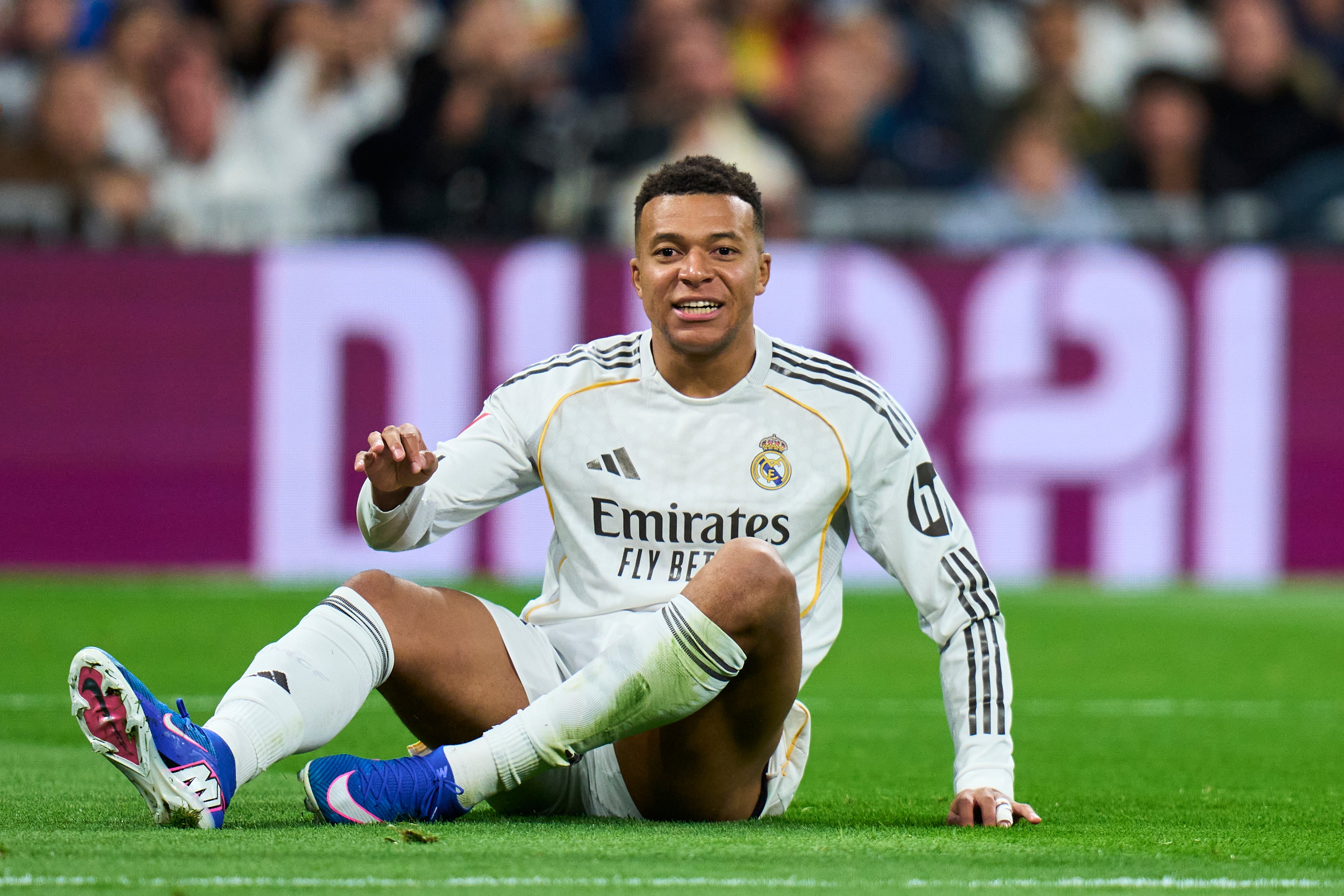 Dr. González, sobre la lesión de Mbappé: "En el Madrid se han precipitado con la reincorporación de jugadores y después están 2-3 meses con recaídas" Dr. González, sobre la lesión de Mbappé: "En el Madrid se han precipitado con la reincorporación de jugadores y después están 2-3 meses con recaídas"