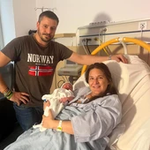 Lucía, la primera niña en nacer en 2026 en el Hospital Universitario del Vinalopó de Elche con sus padres. Lucía, la primera niña en nacer en 2026 en el Hospital Universitario del Vinalopó de Elche con sus padres.