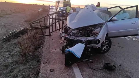 Accidente entre un turismo y un tractor agrícola Accidente entre un turismo y un tractor agrícola