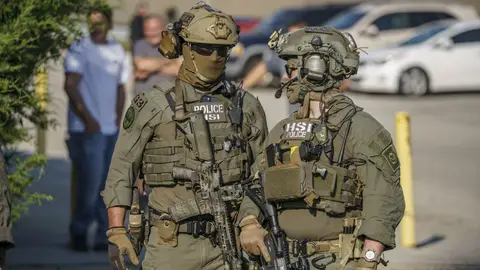 La policía migratoria de Trump mata a una mujer durante un tiroteo en Minnesota La policía migratoria de Trump mata a una mujer durante un tiroteo en Minnesota