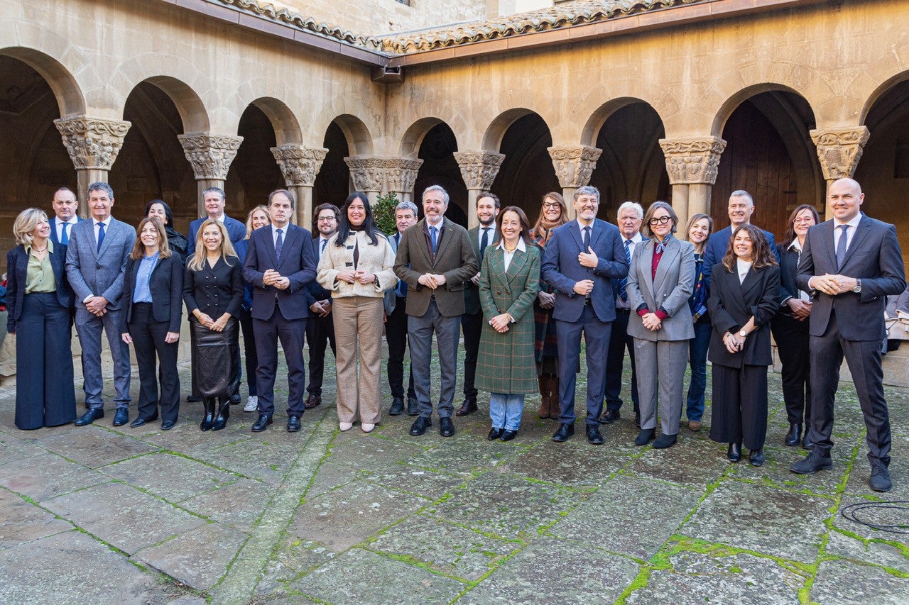 Azcón: “Frente a mentiras y populismos el PP puede acreditar sus logros con hechos” Azcón: “Frente a mentiras y populismos el PP puede acreditar sus logros con hechos”