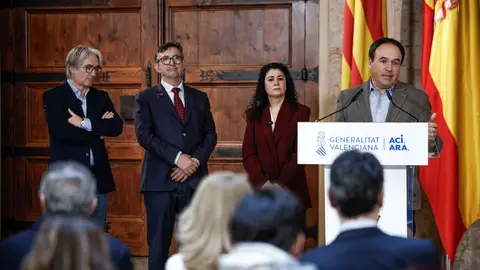 El president se ha reunido con los agentes sociales para reestablecer el diálogo social. El president se ha reunido con los agentes sociales para reestablecer el diálogo social.