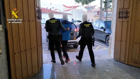 La Guardia Civil detiene al autor del atraco en una gasolinera en Novelda La Guardia Civil detiene al autor del atraco en una gasolinera en Novelda