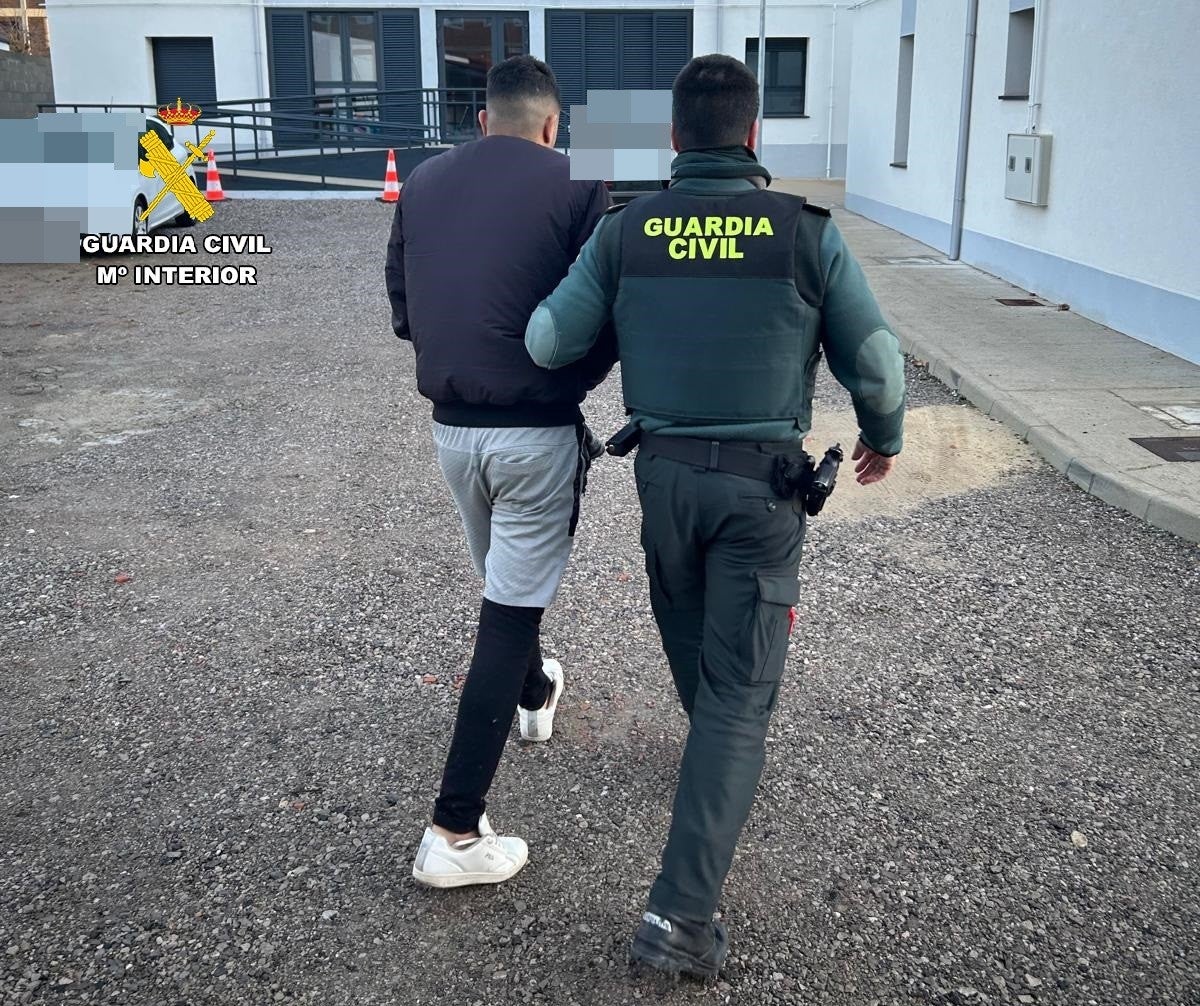Un detenido y un investigado por un robo con fuerza en un club de Aguilar de Campoo Un detenido y un investigado por un robo con fuerza en un club de Aguilar de Campoo