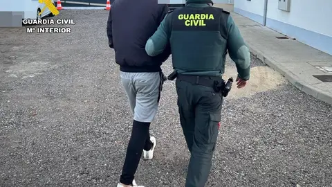 Un detenido y un investigado por un robo con fuerza en un club de Aguilar de Campoo .