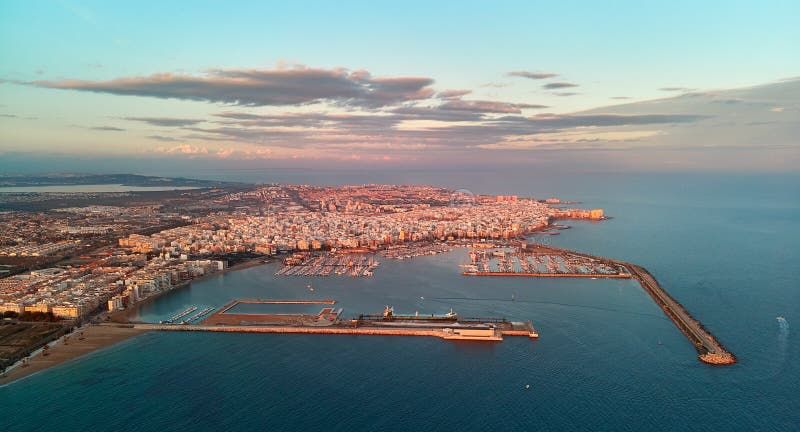 Hoy repasamos con Pepe Ruiz el complicado inicio de año en el panorama internacional junto a noticias 'km. 0' Hoy repasamos con Pepe Ruiz el complicado inicio de año en el panorama internacional junto a noticias 'km. 0'