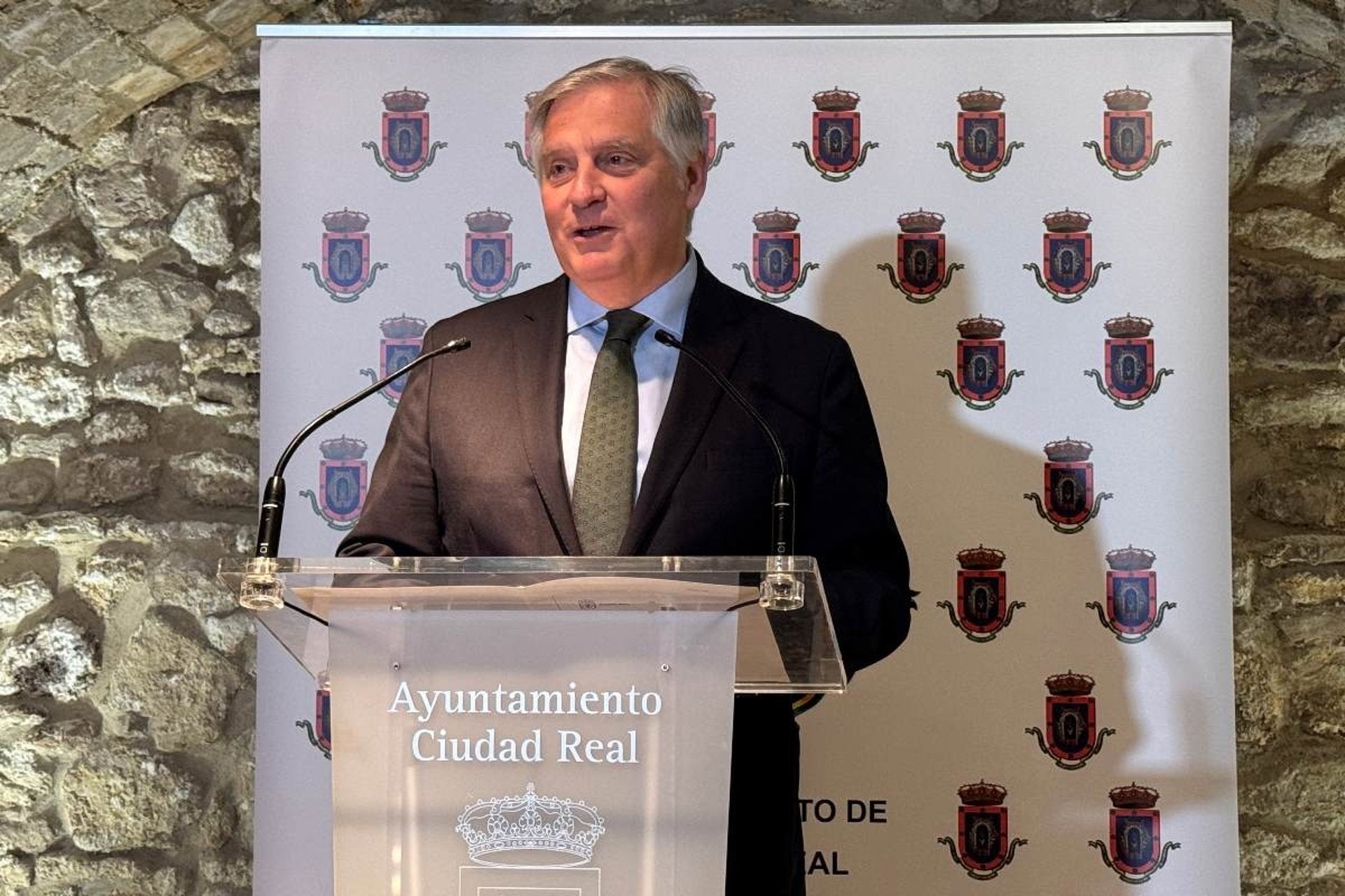 El alcalde de Ciudad Real pide a Junta un esfuerzo para atraer empresas e inversiones "como hace con otras ciudades" El alcalde de Ciudad Real pide a Junta un esfuerzo para atraer empresas e inversiones "como hace con otras ciudades"