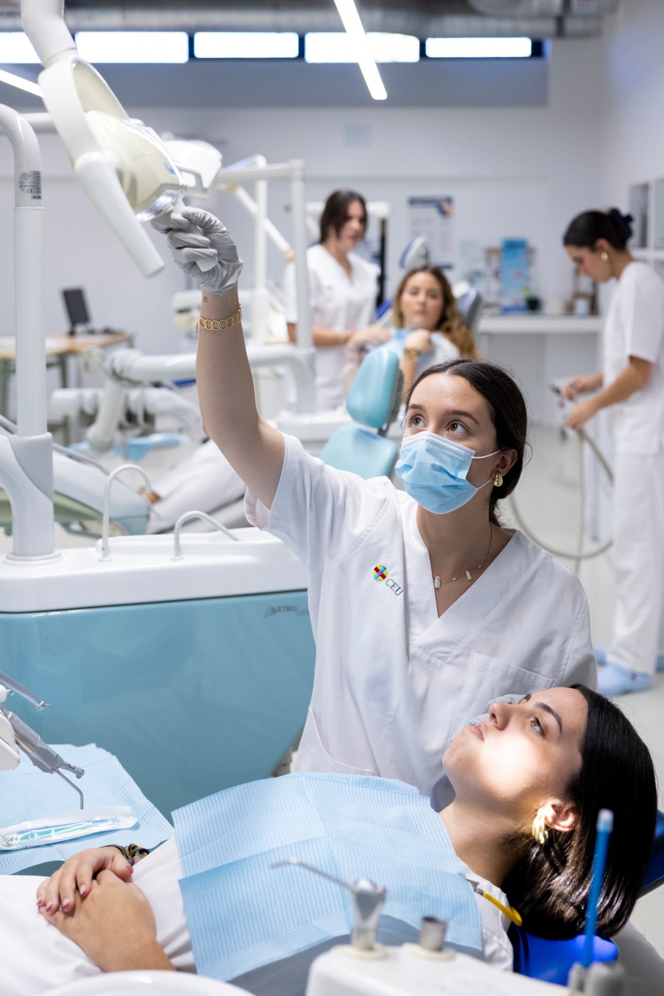 El CEU supera los 47.000 alumnos en sus cerca de 30 centros educativos en toda España y aumenta su oferta formativa El CEU supera los 47.000 alumnos en sus cerca de 30 centros educativos en toda España y aumenta su oferta formativa