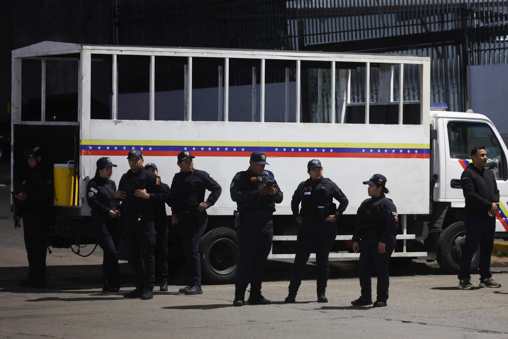 El abogado Nizar El Fakid se muestra escéptico sobre la liberación de presos en Venezuela: "Una imagen de cambio que no es real" El abogado Nizar El Fakid se muestra escéptico sobre la liberación de presos en Venezuela: "Una imagen de cambio que no es real"