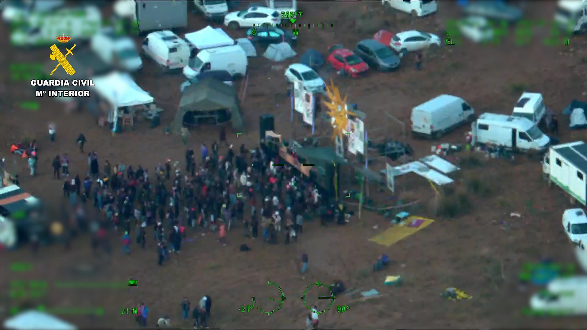 Las impresionantes imágenes de la rave de Albacete: miles de vehículos, aglomeraciones y montañas de basura Las impresionantes imágenes de la rave de Albacete: miles de vehículos, aglomeraciones y montañas de basura