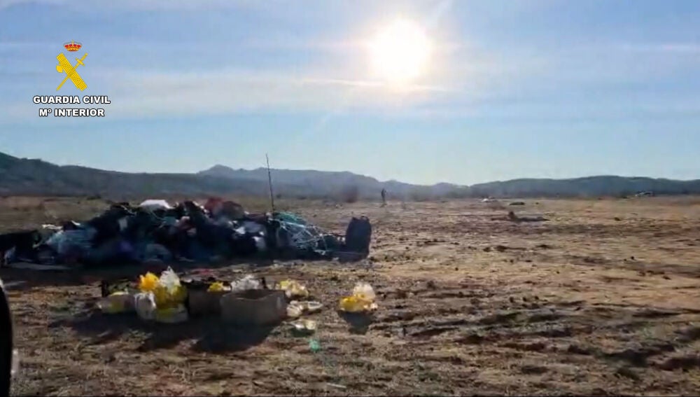 Basura acumulada Rave Férez