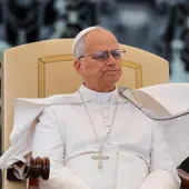 El papa León XIV durante la audiencia semanal en la Plaza de San Pedro el Vaticano. El papa León XIV durante la audiencia semanal en la Plaza de San Pedro el Vaticano.