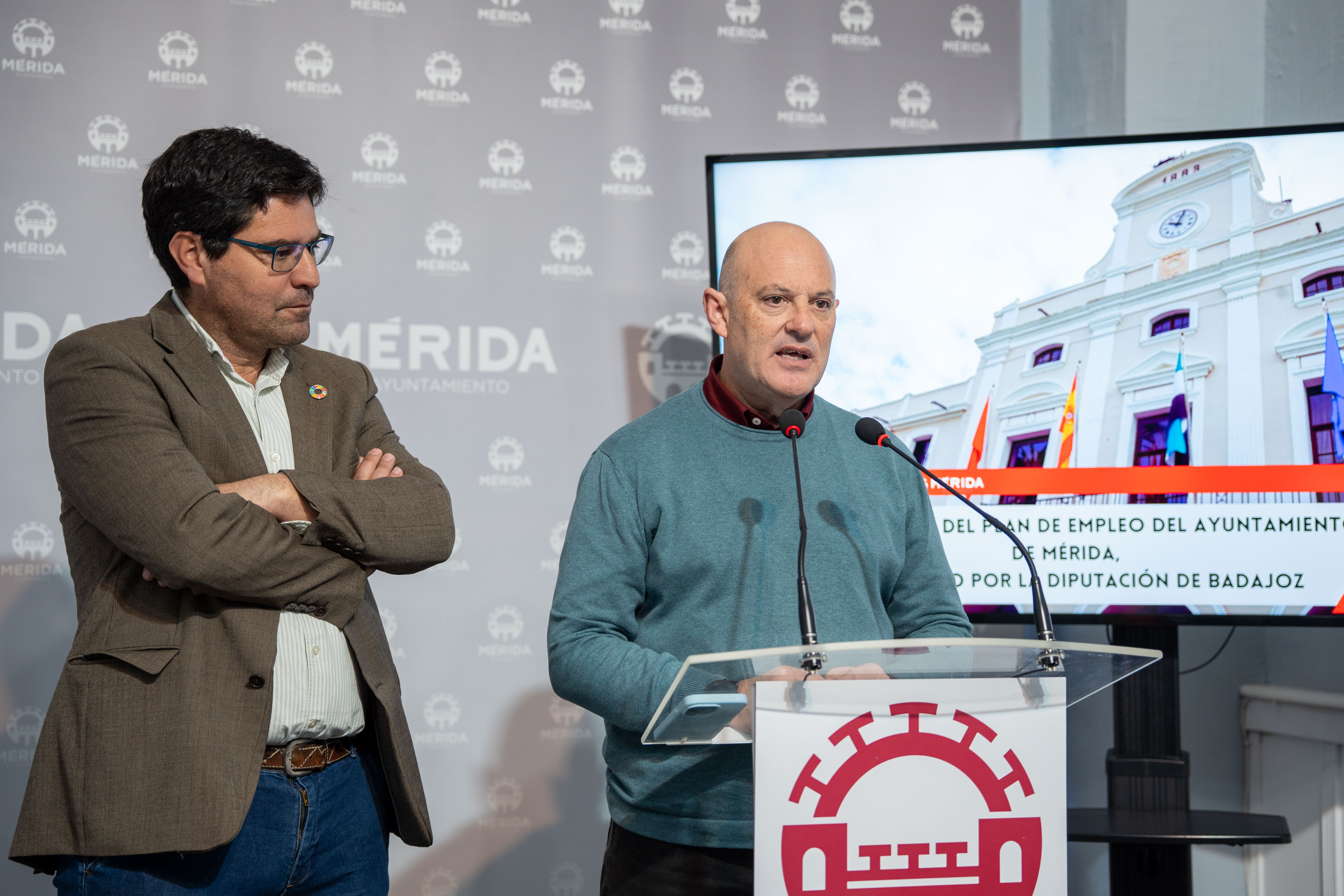 El Ayuntamiento de Mérida contrata a 37 desempleados durante 6 meses con el Plan de Empleo de la Diputación de Badajoz El Ayuntamiento de Mérida contrata a 37 desempleados durante 6 meses con el Plan de Empleo de la Diputación de Badajoz