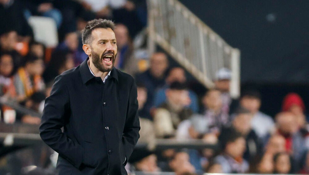 Corberán: “Sufro viendo al Valencia donde está, siento rabia”