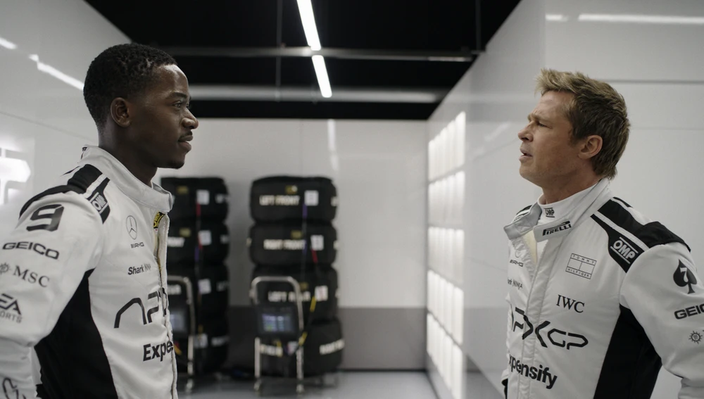 Fotograma de F1: la Película con Brad Pitt y Joshua Pearce Fotograma de F1: la Película con Brad Pitt y Joshua Pearce